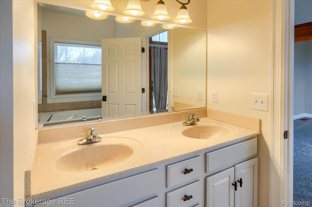 9055 N Island Drive, Flushing Charter Township, MI 48433