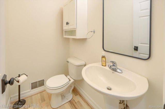 9055 N Island Drive, Flushing Charter Township, MI 48433