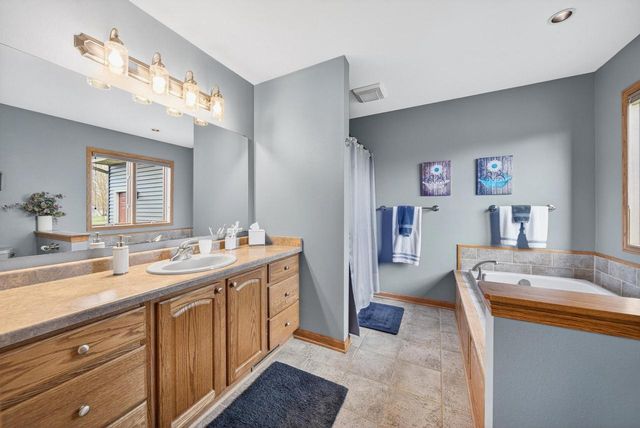 1831 Mapletree ROAD, Howards Grove, WI 53083