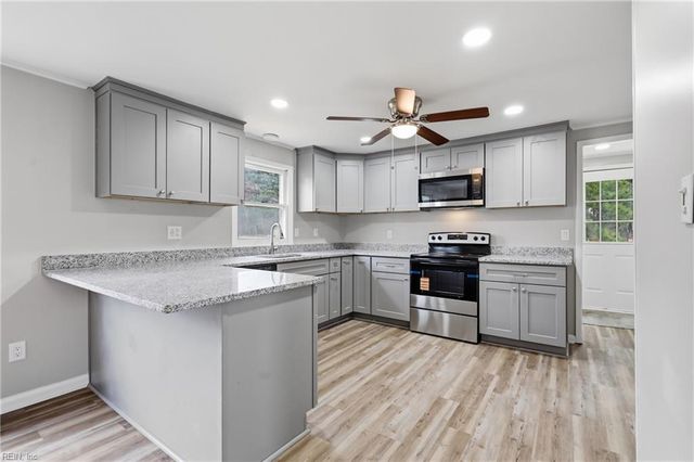 1554 Shellito LN, Suffolk, VA 23437