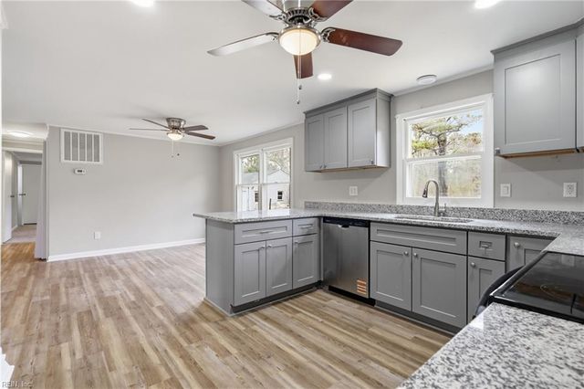 1554 Shellito LN, Suffolk, VA 23437