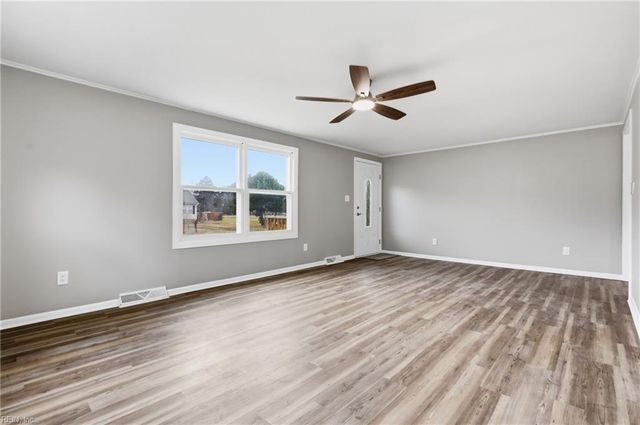 1554 Shellito LN, Suffolk, VA 23437