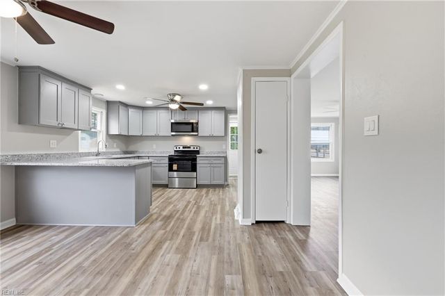 1554 Shellito LN, Suffolk, VA 23437