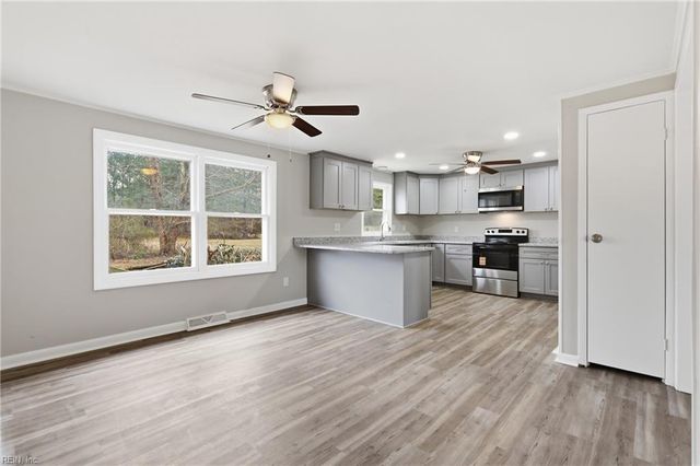 1554 Shellito LN, Suffolk, VA 23437