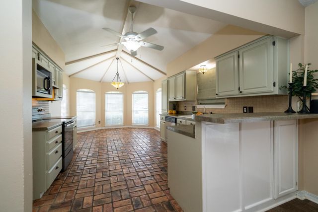 1130 Kensington Ct, Longview, TX 75605