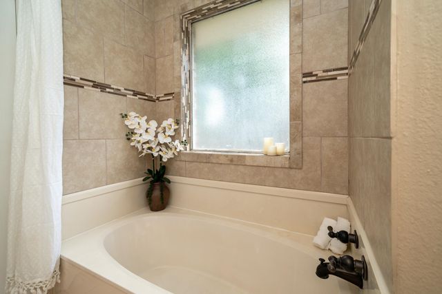 1130 Kensington Ct, Longview, TX 75605