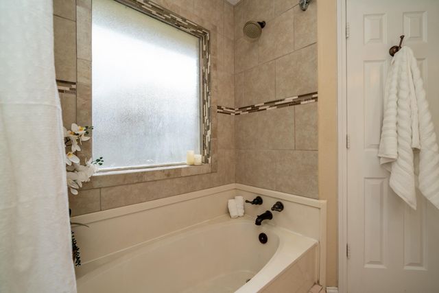 1130 Kensington Ct, Longview, TX 75605