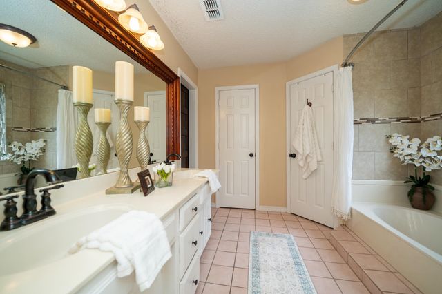 1130 Kensington Ct, Longview, TX 75605