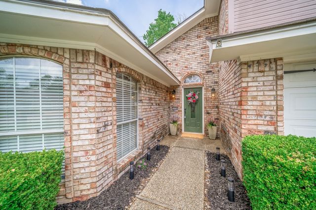 1130 Kensington Ct, Longview, TX 75605