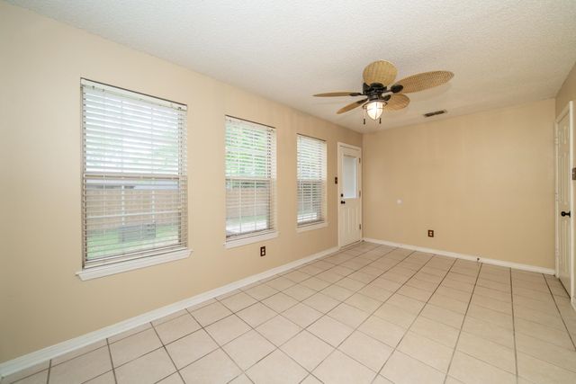 1130 Kensington Ct, Longview, TX 75605