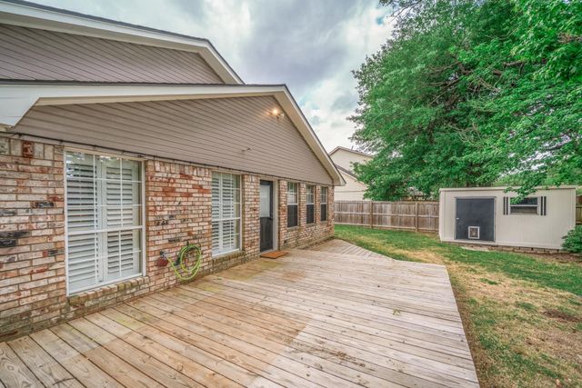 1130 Kensington Ct, Longview, TX 75605