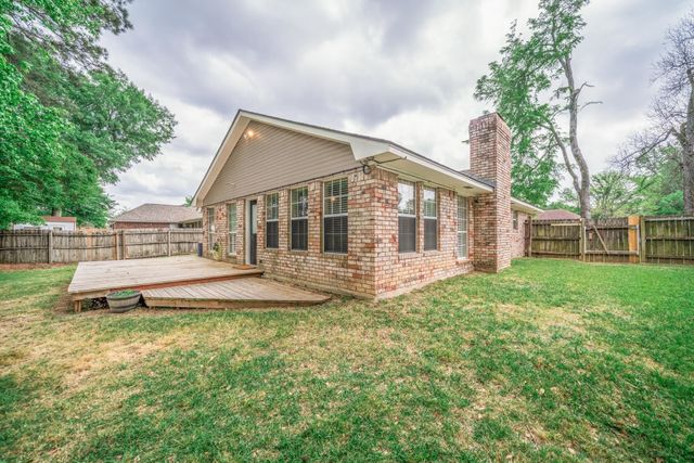 1130 Kensington Ct, Longview, TX 75605