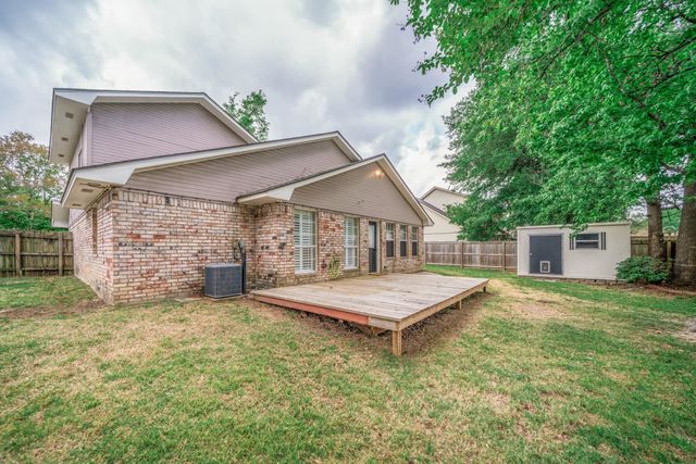 1130 Kensington Ct, Longview, TX 75605