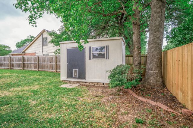 1130 Kensington Ct, Longview, TX 75605