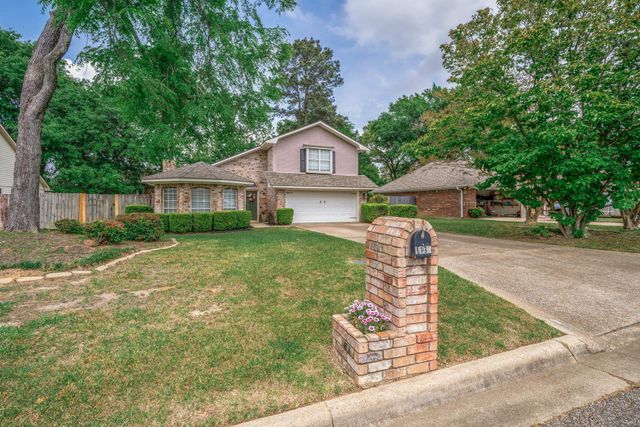 1130 Kensington Ct, Longview, TX 75605