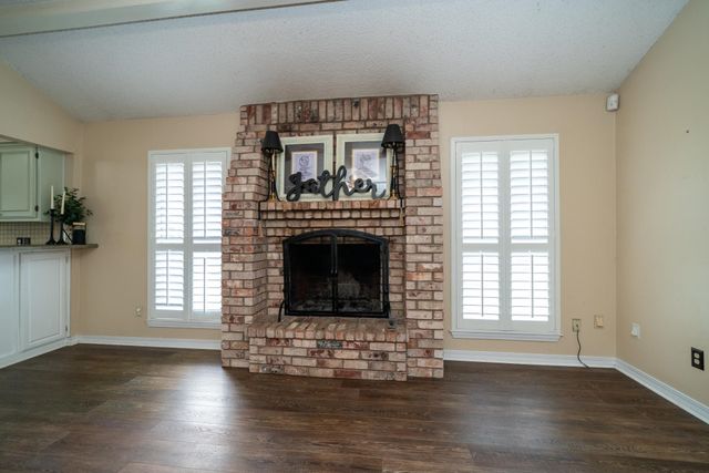 1130 Kensington Ct, Longview, TX 75605