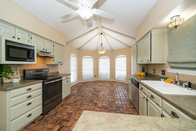 1130 Kensington Ct, Longview, TX 75605