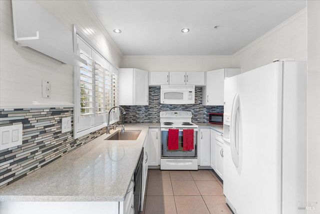 1003 Golf Course Dr, Rohnert Park, CA 94928