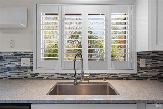 1003 Golf Course Dr, Rohnert Park, CA 94928