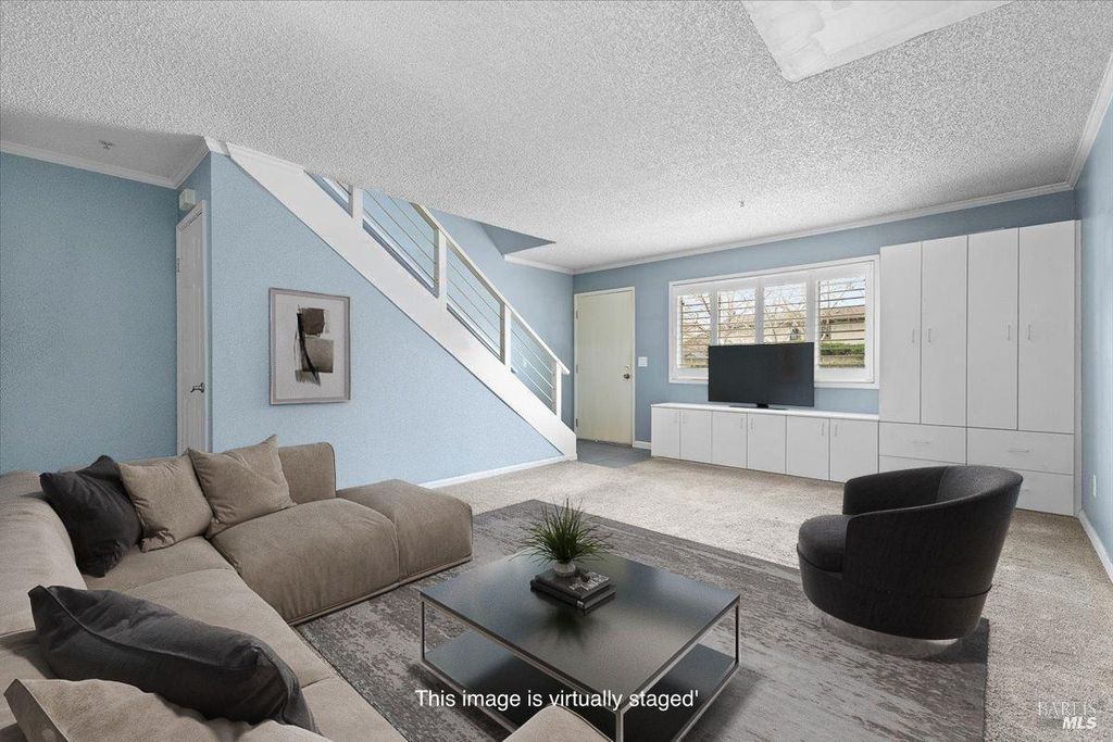 1003 Golf Course Dr, Rohnert Park, CA 94928