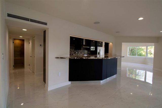 877 NE 195th Street 222, Miami, FL 33179