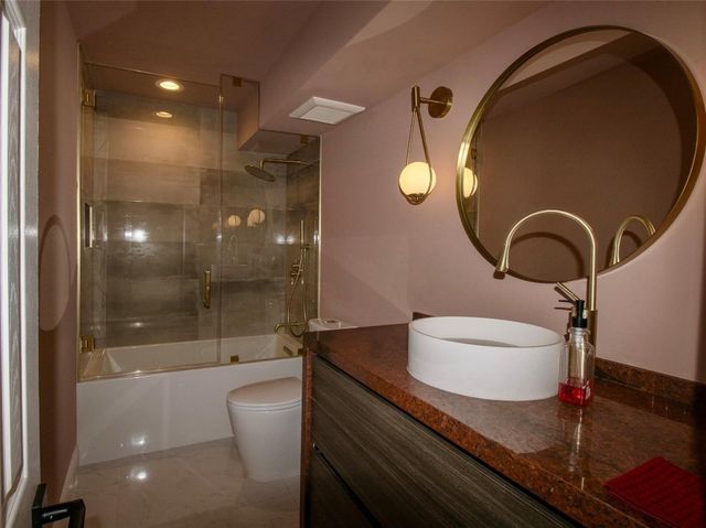 877 NE 195th Street 222, Miami, FL 33179