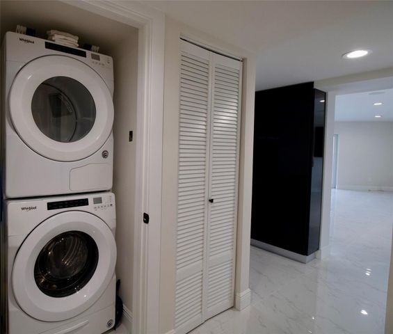 877 NE 195th Street 222, Miami, FL 33179