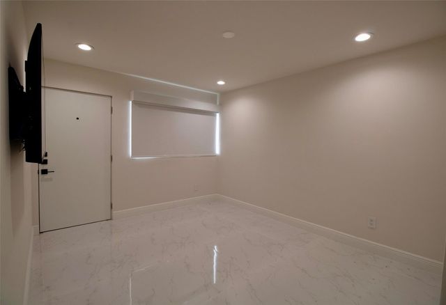 877 NE 195th Street 222, Miami, FL 33179