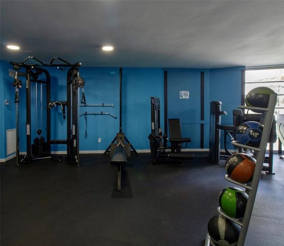 877 NE 195th Street 222, Miami, FL 33179