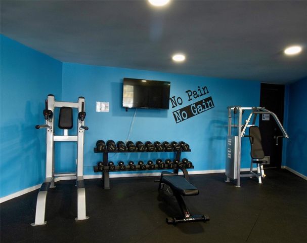 877 NE 195th Street 222, Miami, FL 33179