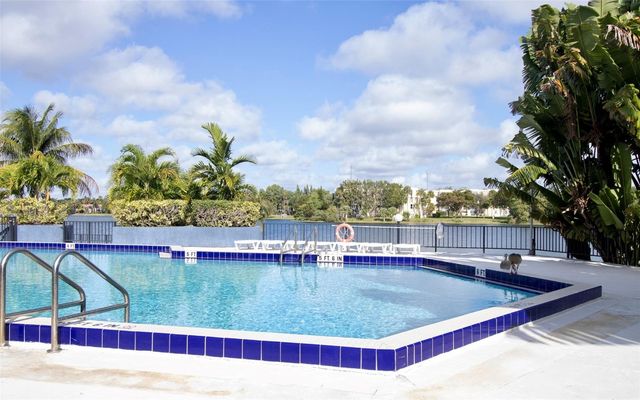 877 NE 195th Street 222, Miami, FL 33179