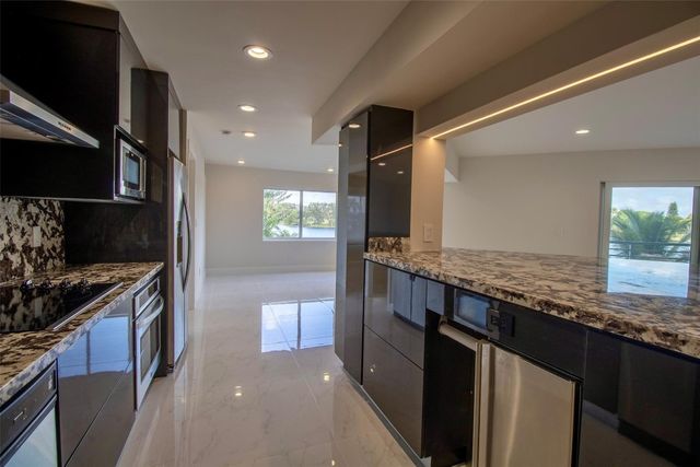 877 NE 195th Street 222, Miami, FL 33179