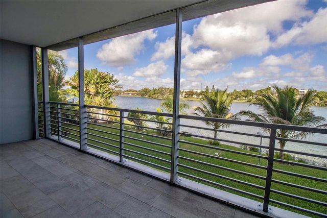 877 NE 195th Street 222, Miami, FL 33179