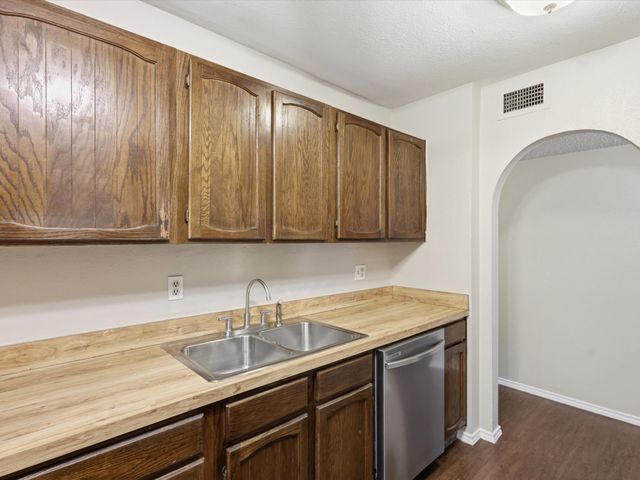 2204 Ridgedale Drive, Carrollton, TX 75006