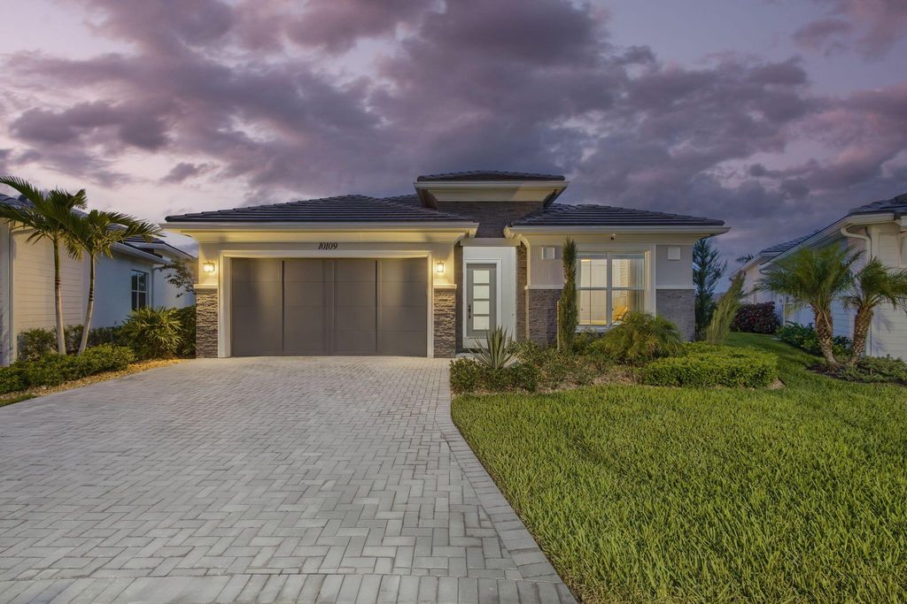 10109 Driftwood Way, Palm Beach Gardens, FL 33412