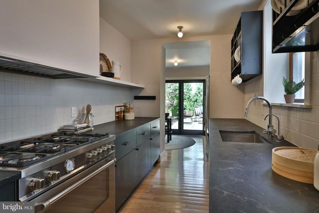 2805 POPLAR ST, Philadelphia, PA 19130