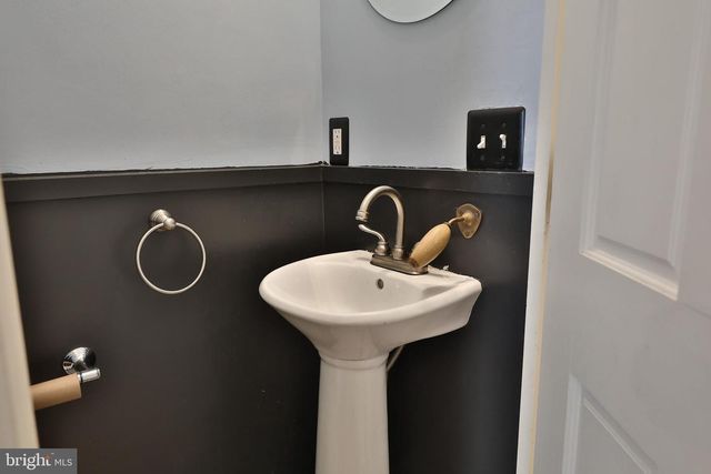 2805 POPLAR ST, Philadelphia, PA 19130