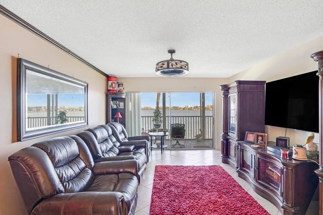 100 Waterway Drive S 209, Lantana, FL 33462
