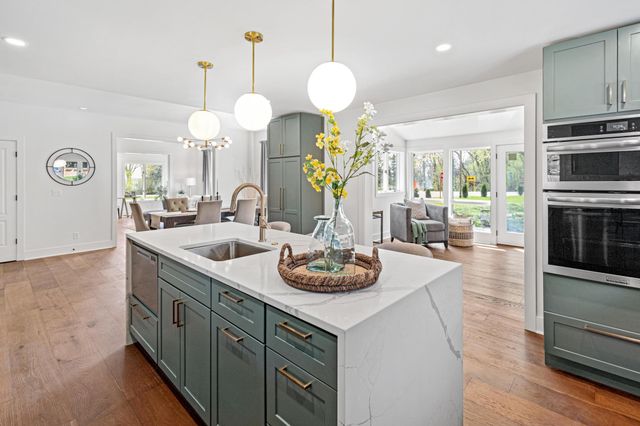 1395 Brown Road S, Wayzata, MN 55391