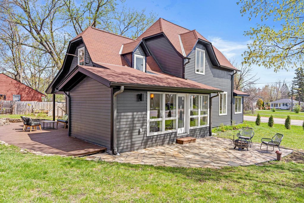 1395 Brown Road S, Wayzata, MN 55391