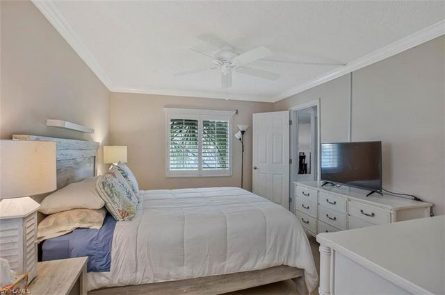 4318 27th CT SW 101, Naples, FL 34116