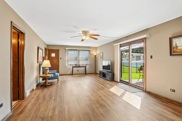 12123 Lake View Drive, Orland Park, IL 60467