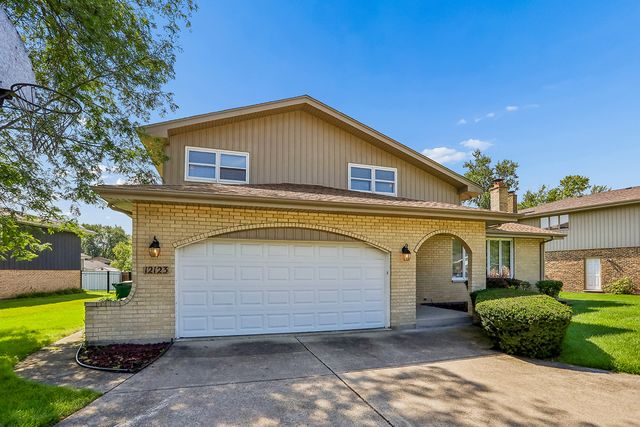 12123 Lake View Drive, Orland Park, IL 60467
