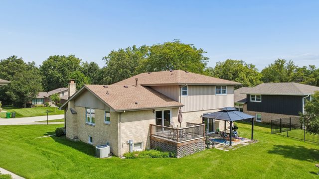 12123 Lake View Drive, Orland Park, IL 60467
