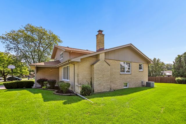 12123 Lake View Drive, Orland Park, IL 60467