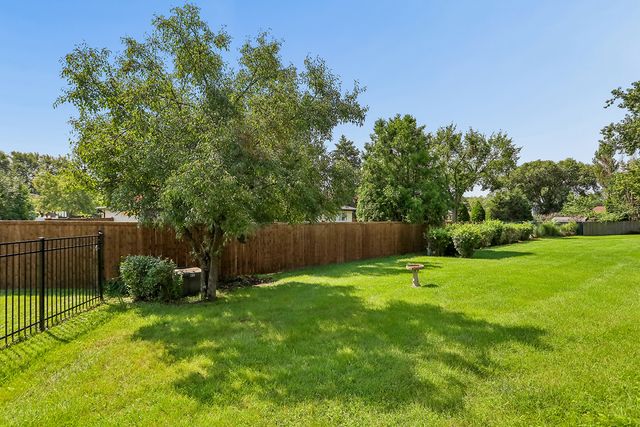 12123 Lake View Drive, Orland Park, IL 60467