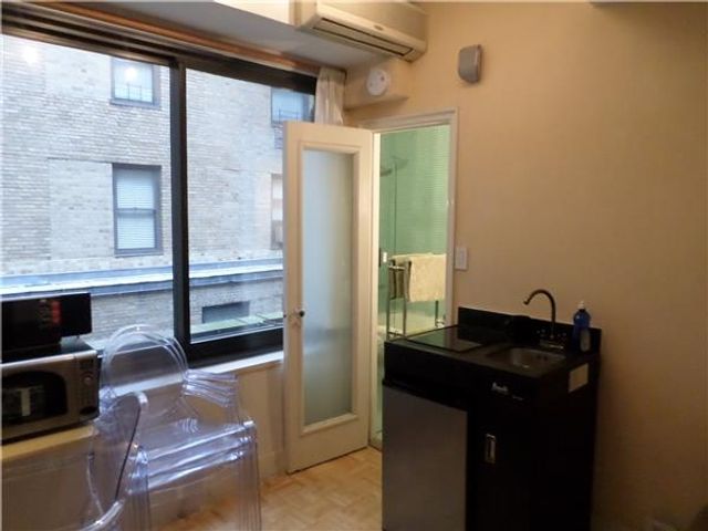 150 W 51st St Apt 1927A, New York City, NY 10019