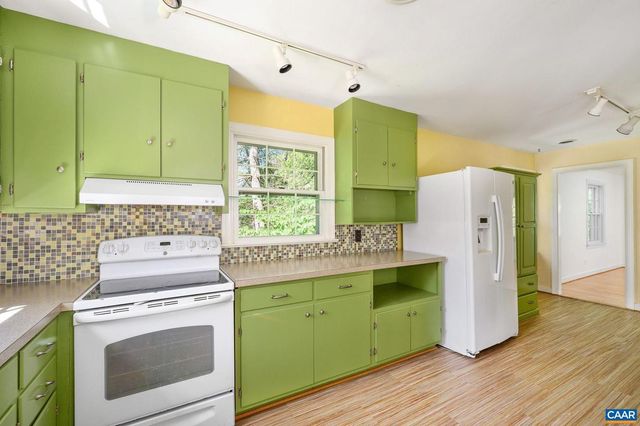 112 BOLLINGBROOK DR, Charlottesville, VA 22911