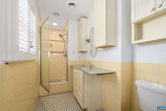 112 BOLLINGBROOK DR, Charlottesville, VA 22911