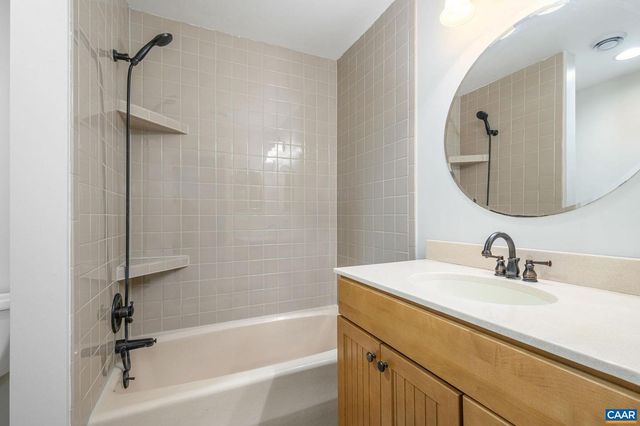 112 BOLLINGBROOK DR, Charlottesville, VA 22911